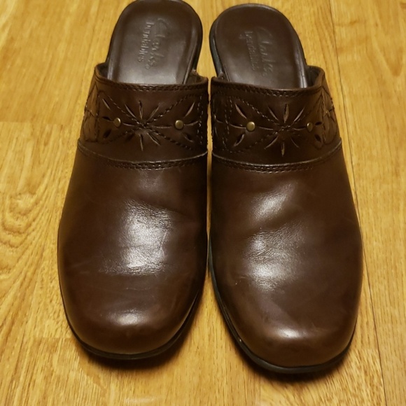 Clarks Bendables brown leather heeled clogs 8 - Picture 1 of 5